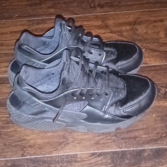 Size 9 women's Nike Huarache used but good condition - Picture 2 of 4